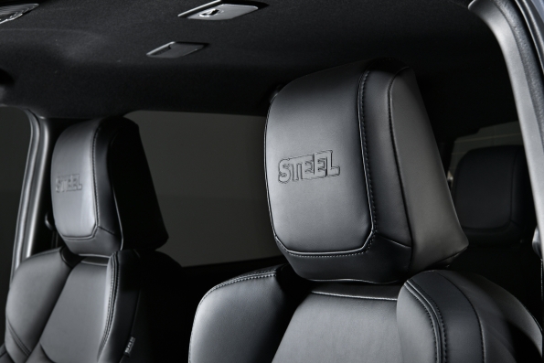 D-Max V-Cross STEEL Edition